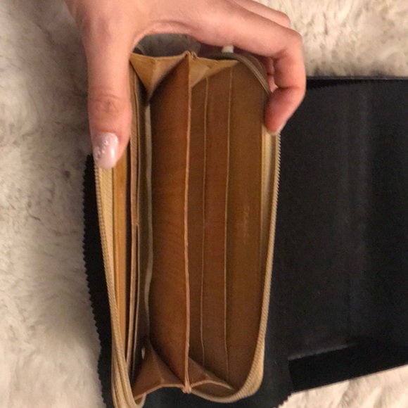 CHANEL - Beige Caviar Zipper Wallet - Picture 8 of 12